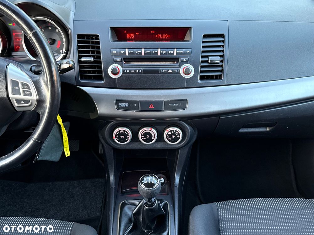 Mitsubishi Lancer 1.8 Intense - 22