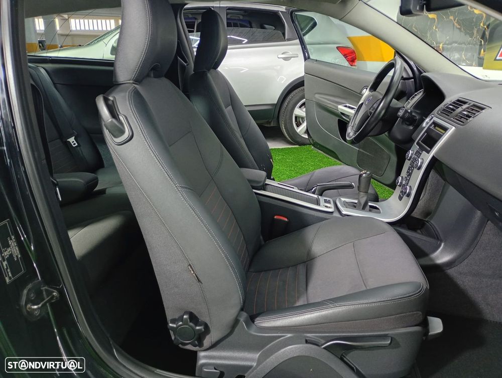 Volvo C30 1.6 D Drive Momentum — fotografia 23