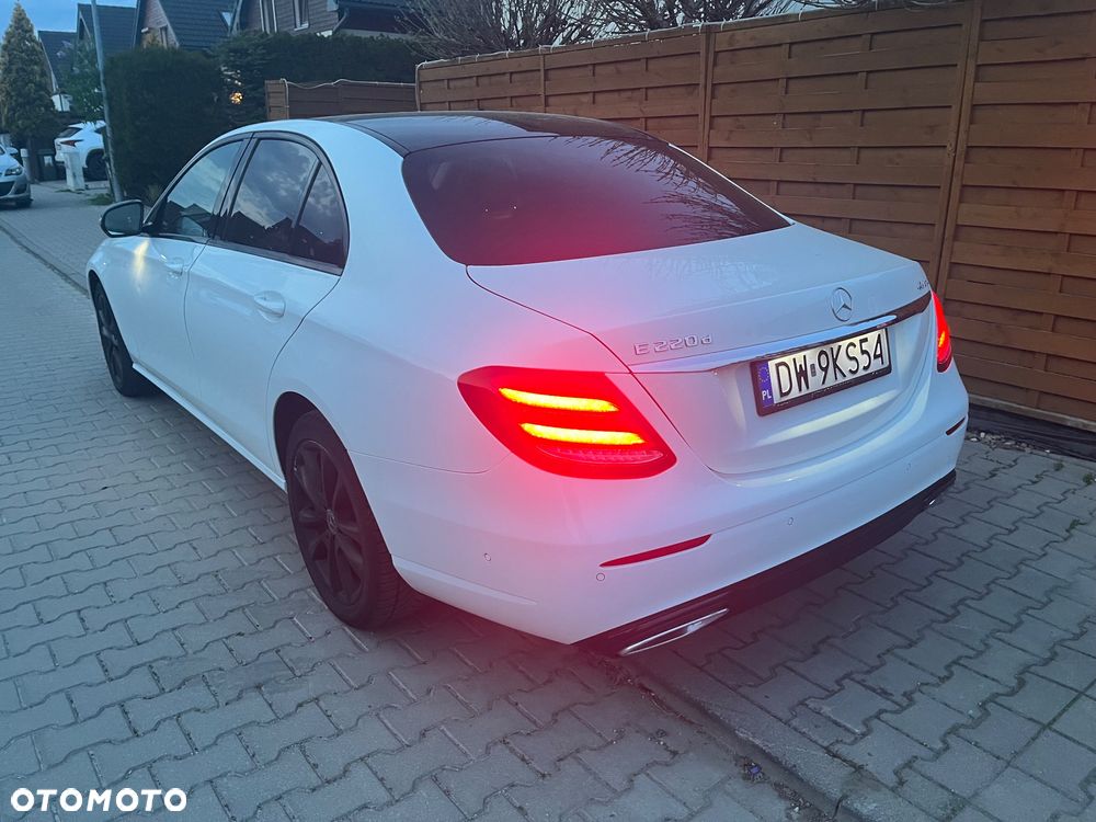 Mercedes-Benz Klasa E 220 d 4-Matic 9G-TRONIC - 29