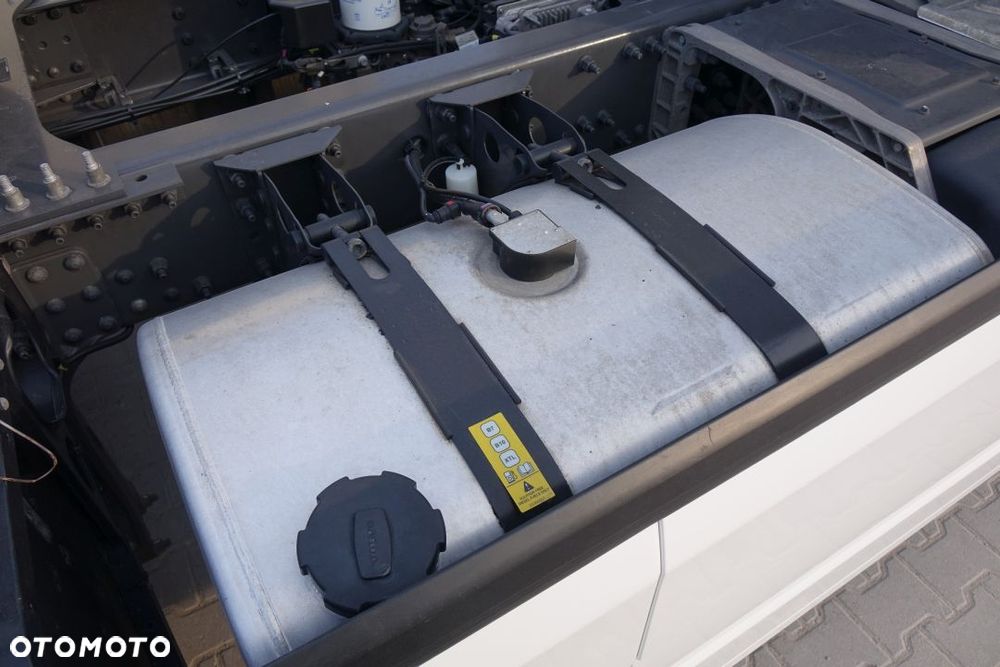 Volvo FH 500 GLOBETROTTER XL / I-SAVE / STANDARD / AUTOMAT / EURO 6 / KLIMATYZACJA POSTOJOWA / LODÓWKA / LED / NAVI / 2 ZBIORNIKI - 18