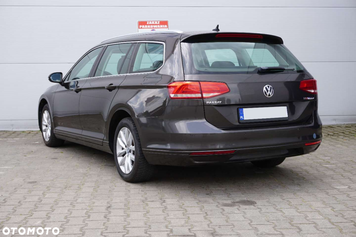 Volkswagen Passat - 4