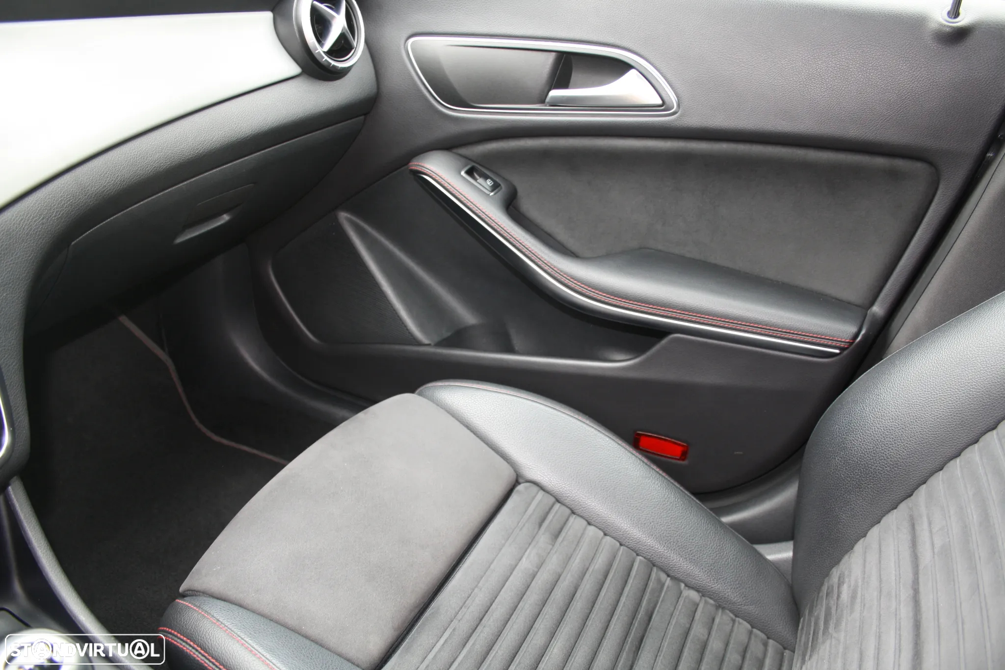Mercedes-Benz CLA 180 d Shooting Brake AMG Line - 34