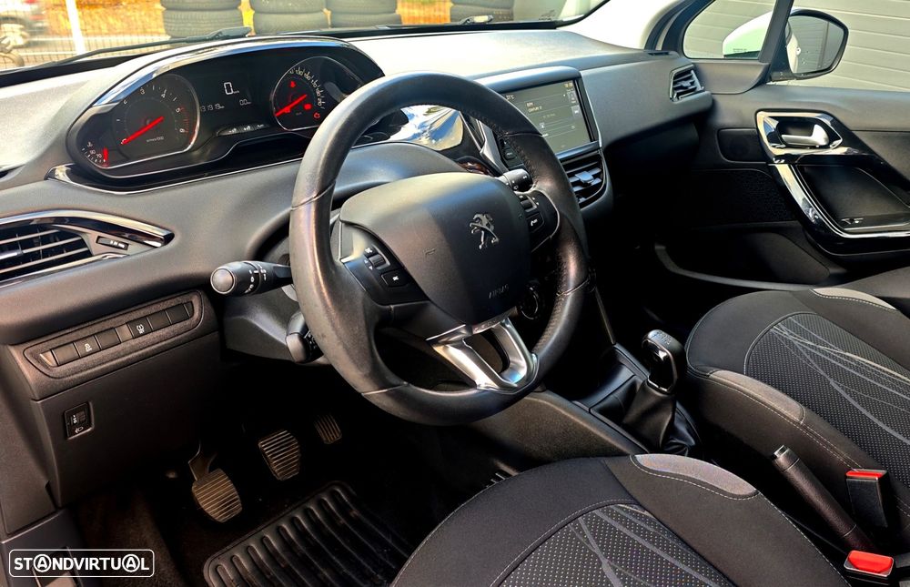 Peugeot 208 1.4 HDi SE Style - 9