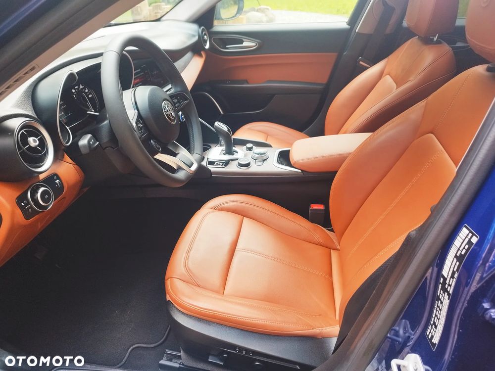 Alfa Romeo Giulia 2.0 Turbo 16V AT8-Q4 Ti - 12