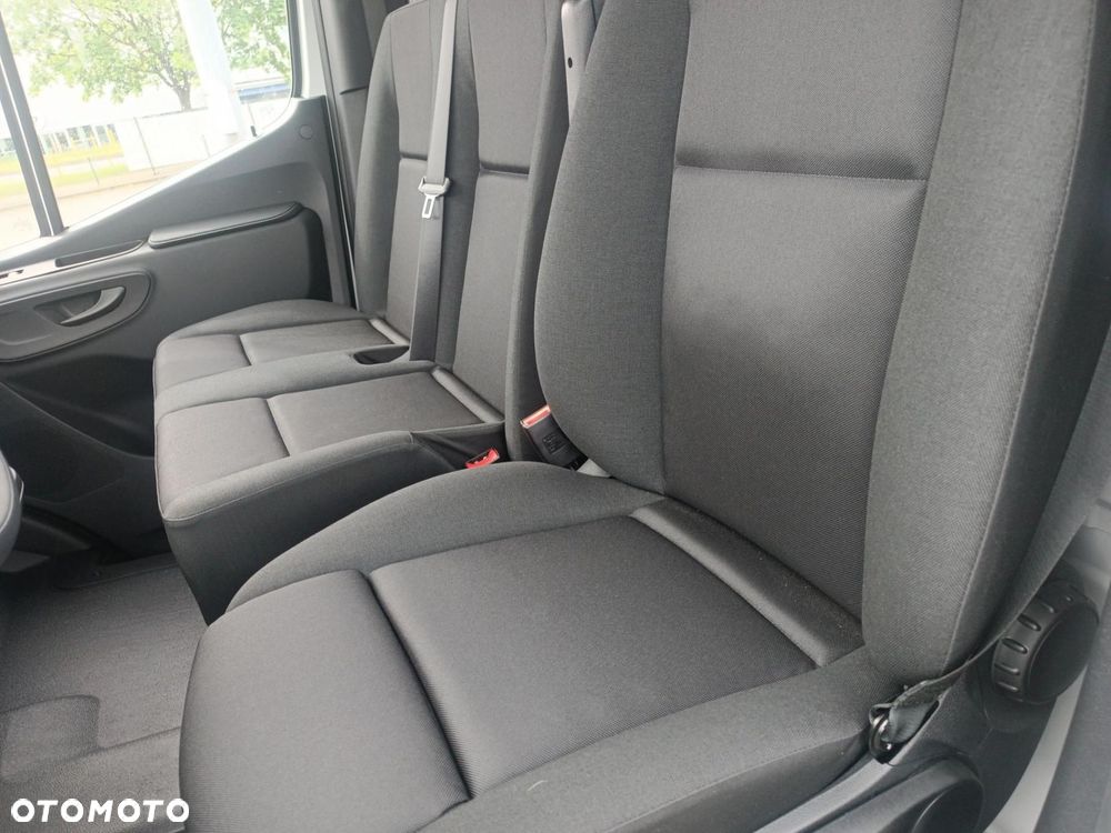 Mercedes-Benz Sprinter - 21