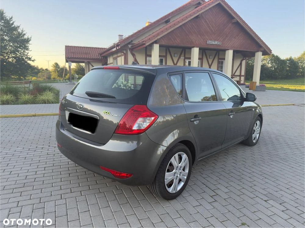 Kia Ceed 1.6 CRDi 90 ISG Vision - 8