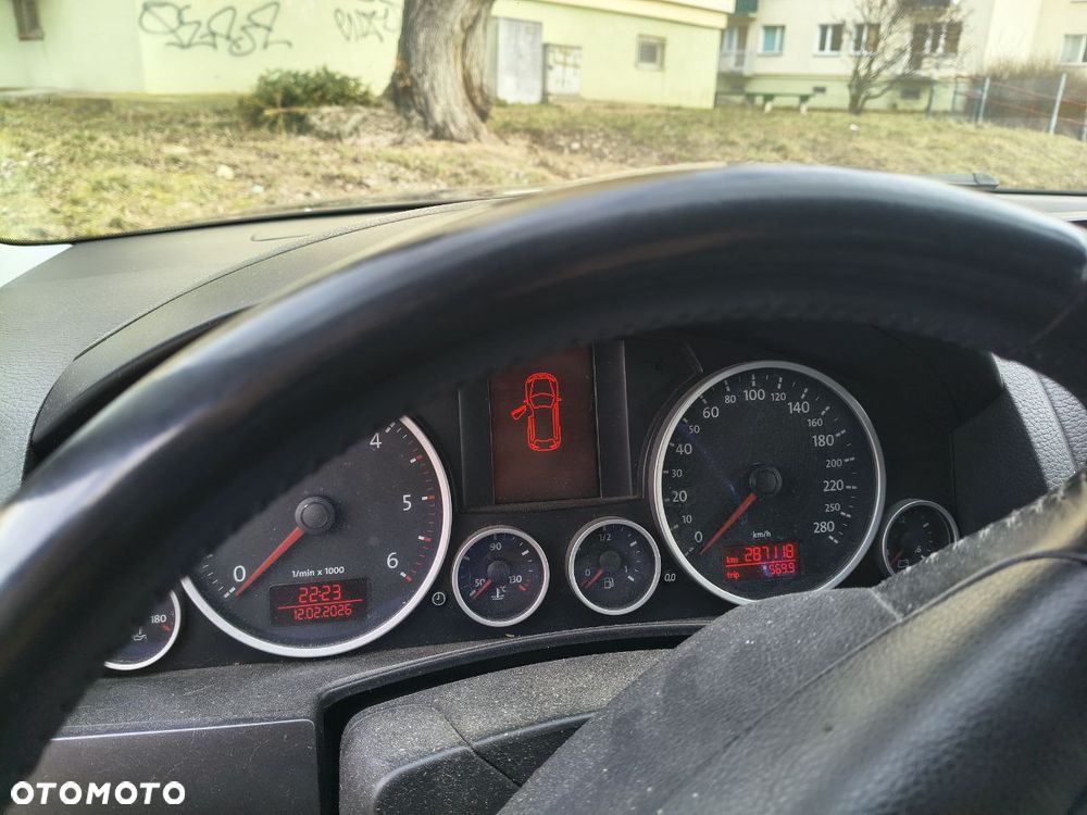 Volkswagen Touareg - 12