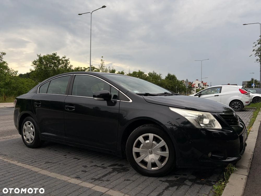Toyota Avensis 1.6 Luna - 1