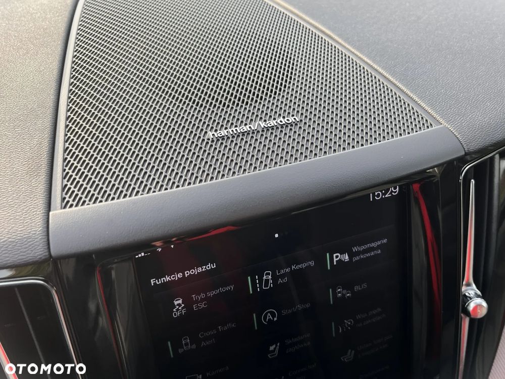 Volvo XC 60 B4 D AWD R-Design - 24