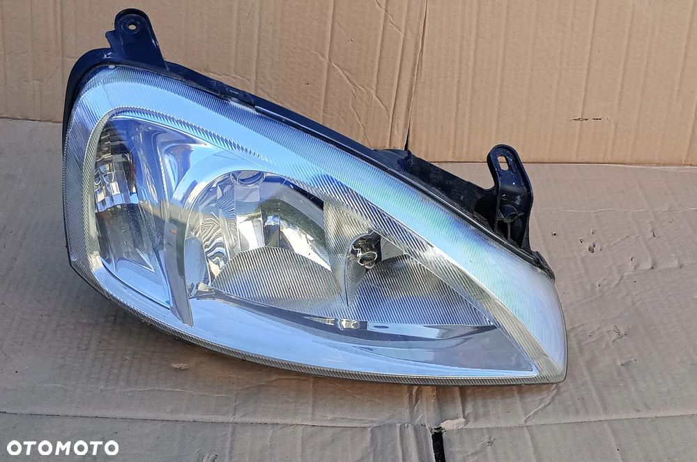 Reflektor prawy lampa prawa Opel Corsa C Lift Combo 2005 EU