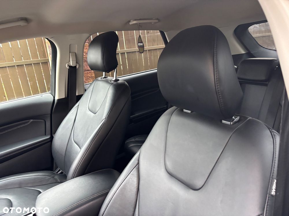 Ford Kuga 2.0 EcoBoost 4x4 Titanium - 24