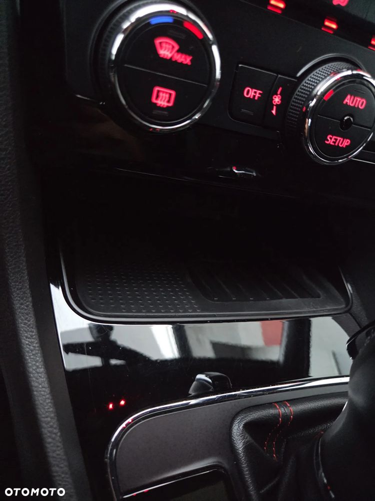 Seat Leon 1.5 eTSI ACT OPF DSG FR - 17