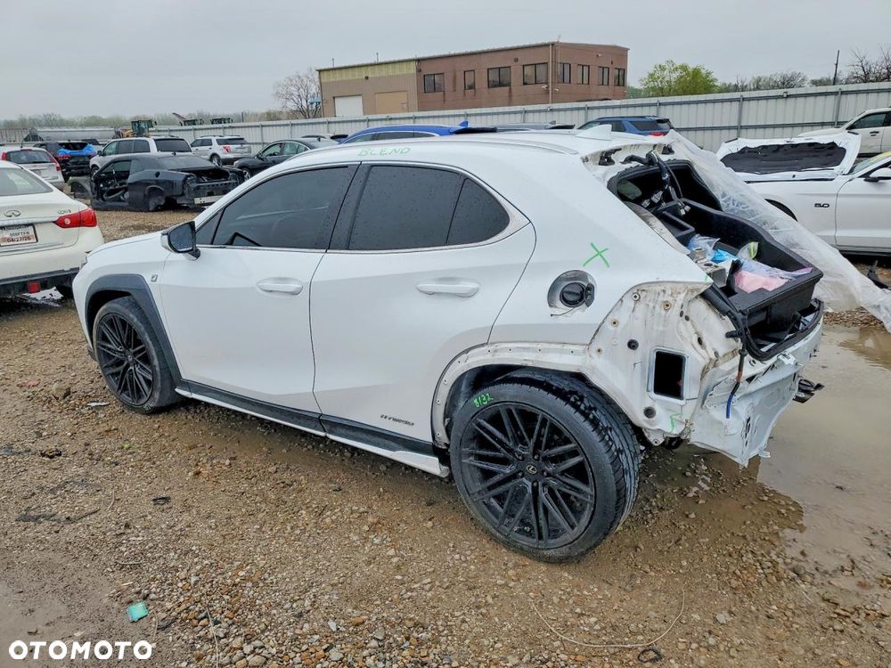Lexus UX 250h - 4