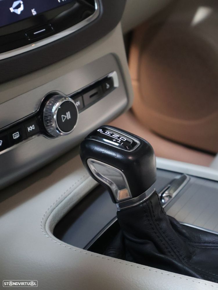 Volvo XC 90 2.0 D4 Momentum - 25