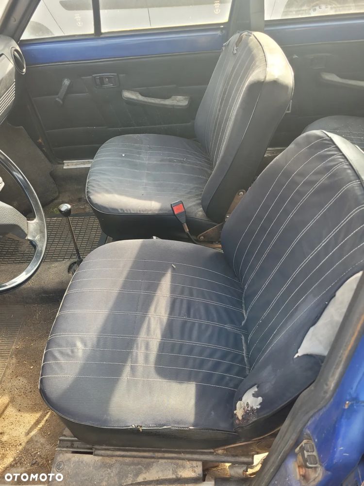 SKODA 105L fotel fotele kanapa deska kokpit podsufitka boczek boczki klamka podłokietnik licznik prędkościomierz panel - 3