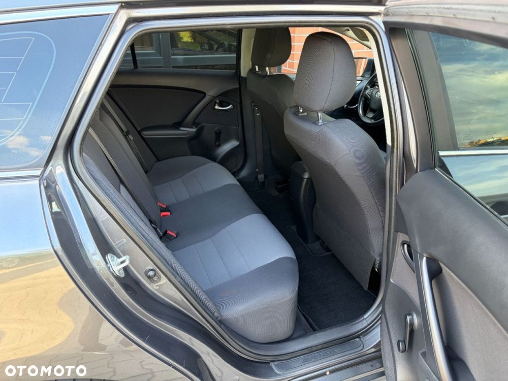 Toyota Avensis - 14