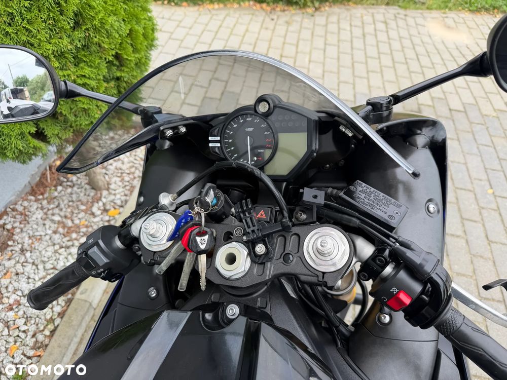 Yamaha R1 - 26