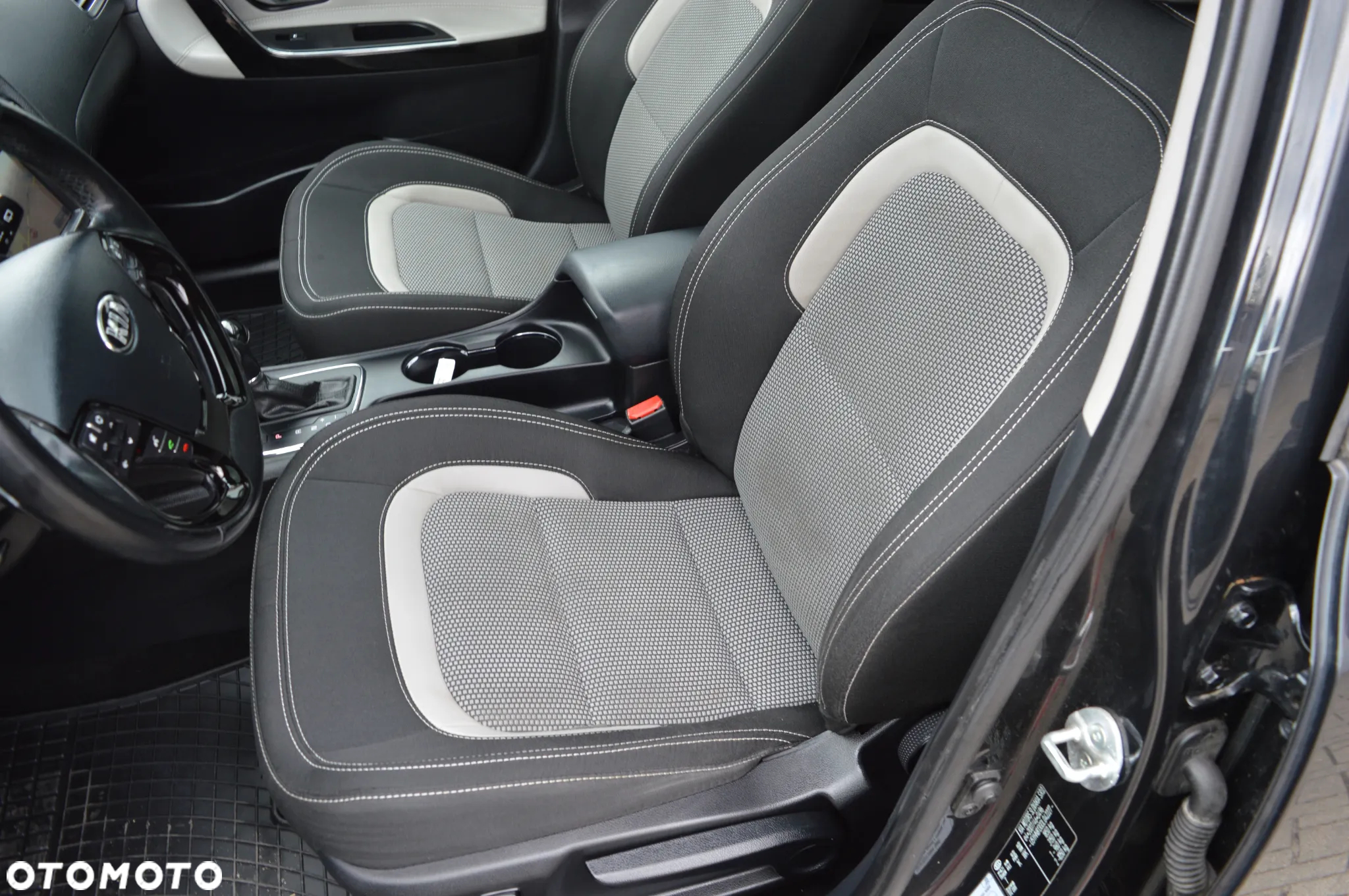 Kia Ceed 1.6 GDI SW DCT Platinum Edition - 23