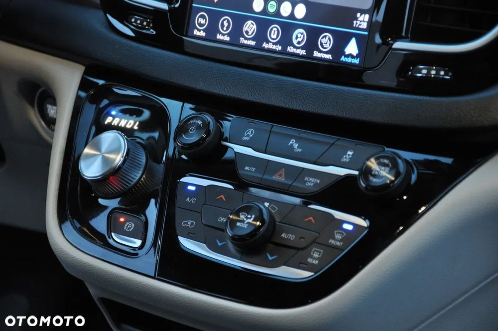 Chrysler Pacifica - 26