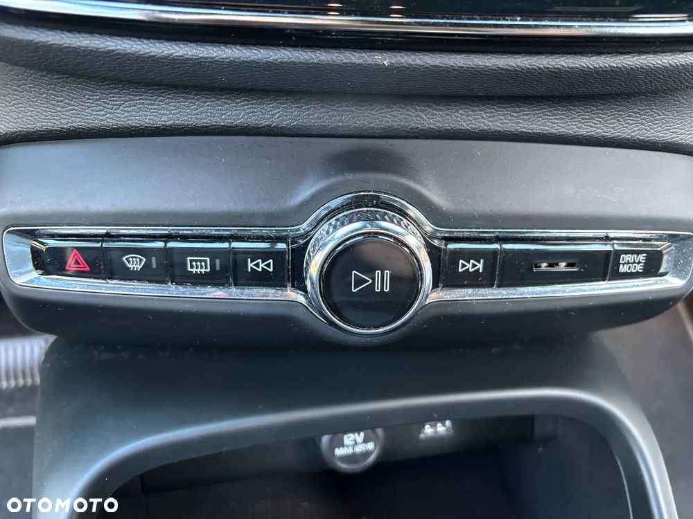 Volvo XC 40 T3 Momentum - 17