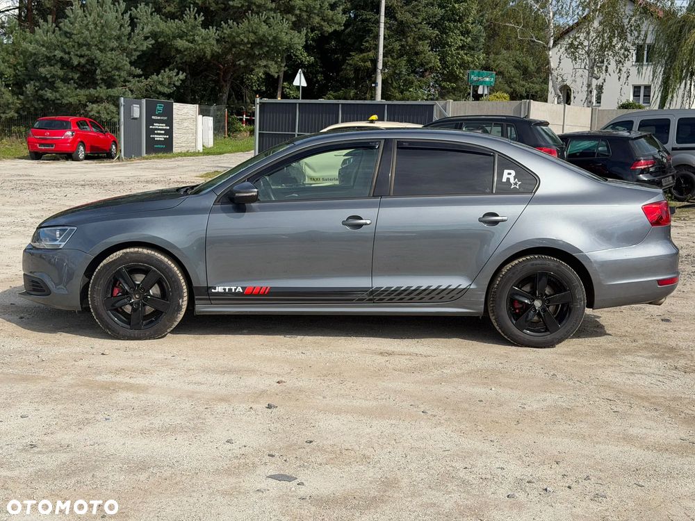Volkswagen Jetta - 2