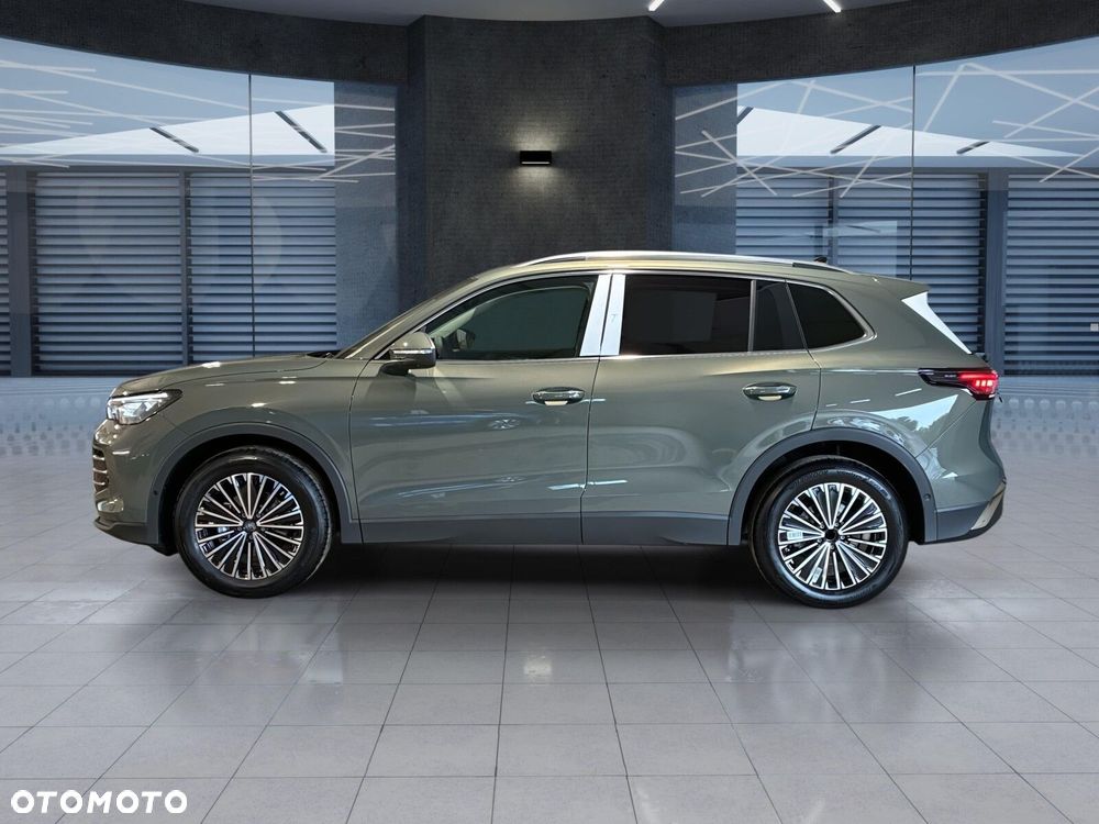 Volkswagen Tiguan - 12