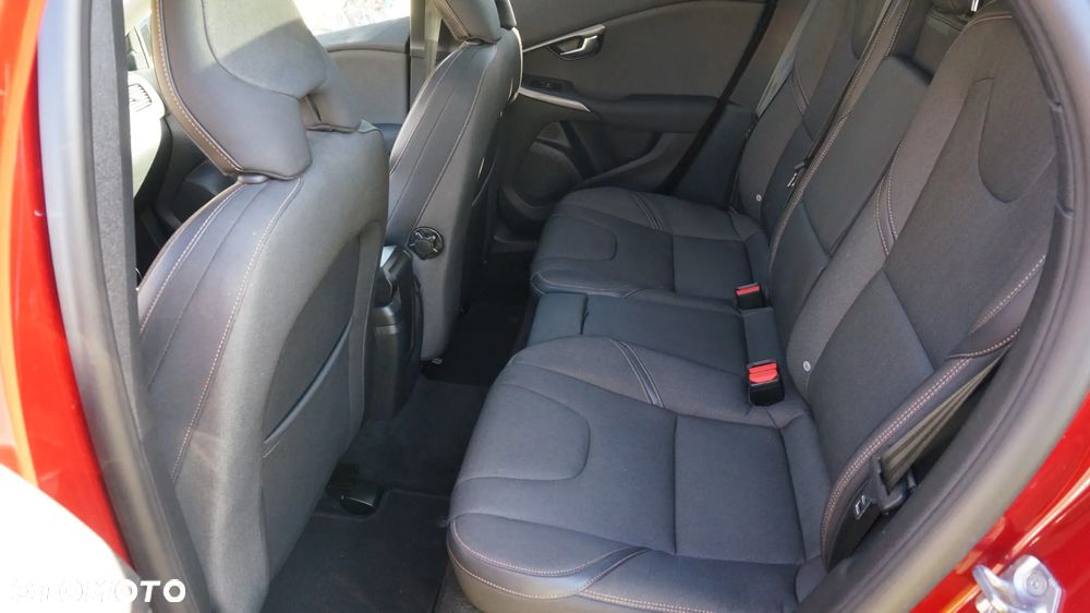 Volvo V40 Cross Country D3 Drive-E Momentum - 24