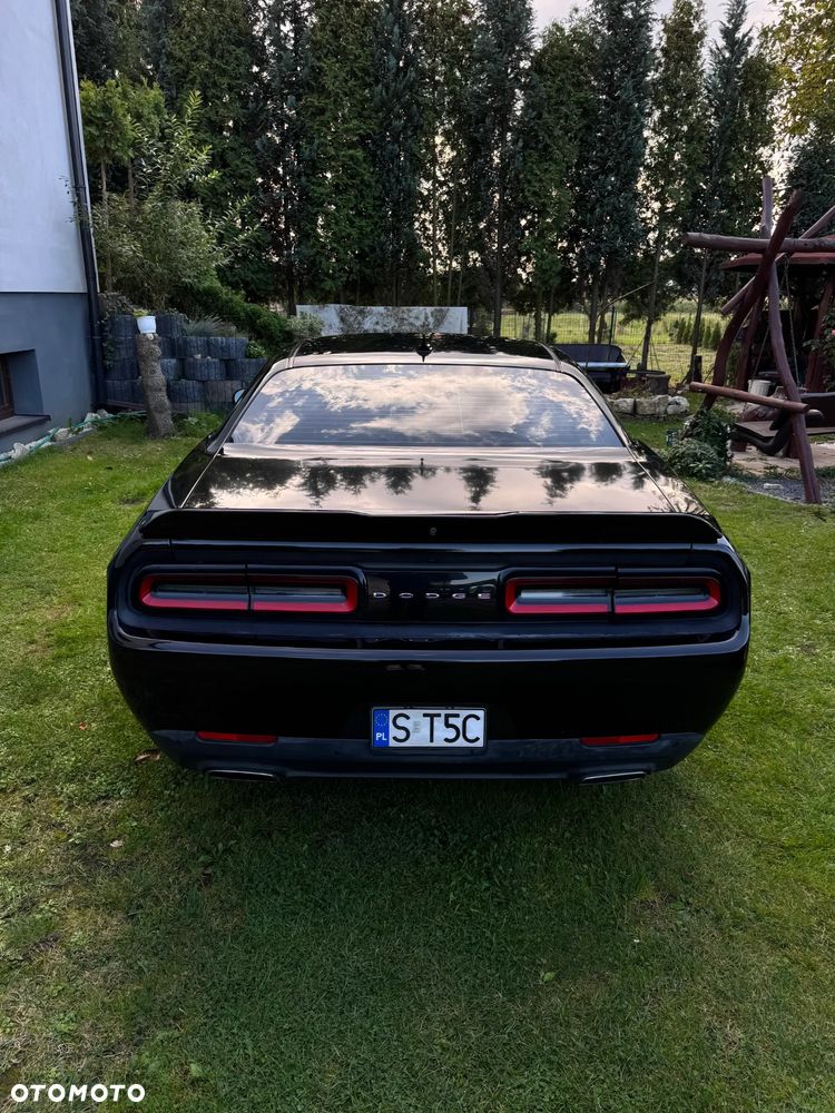 Dodge Challenger - 12