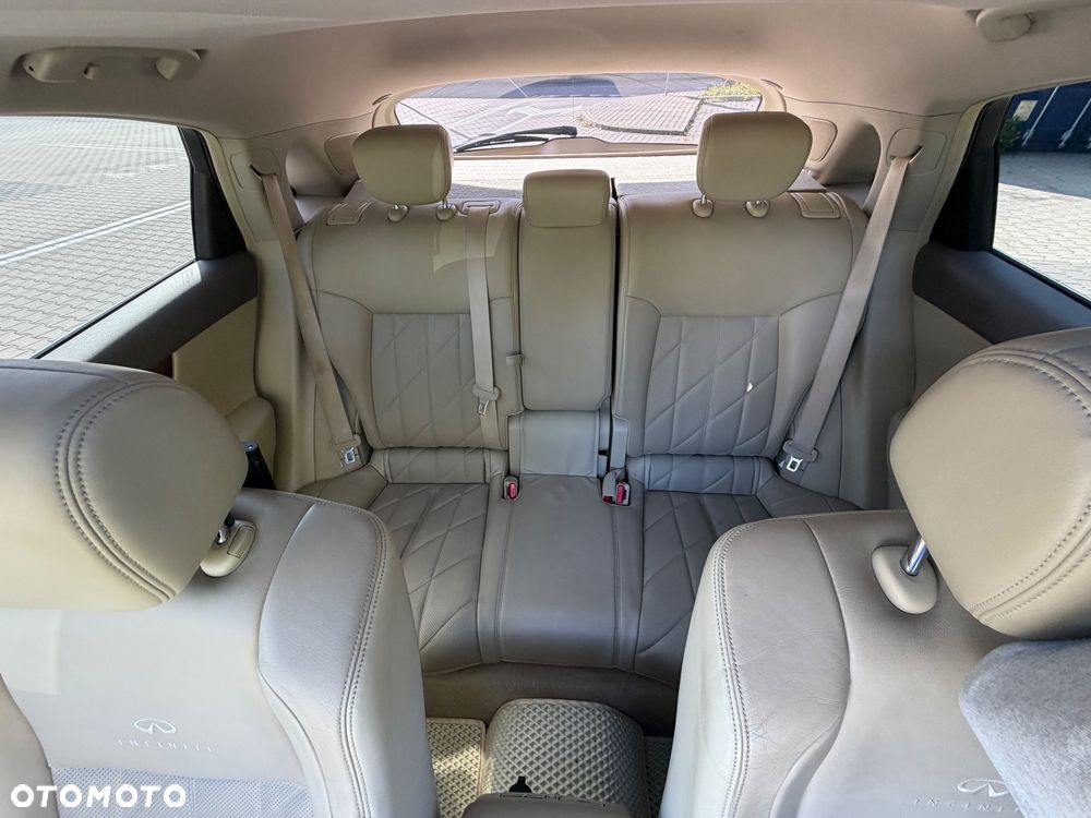 Infiniti FX - 14