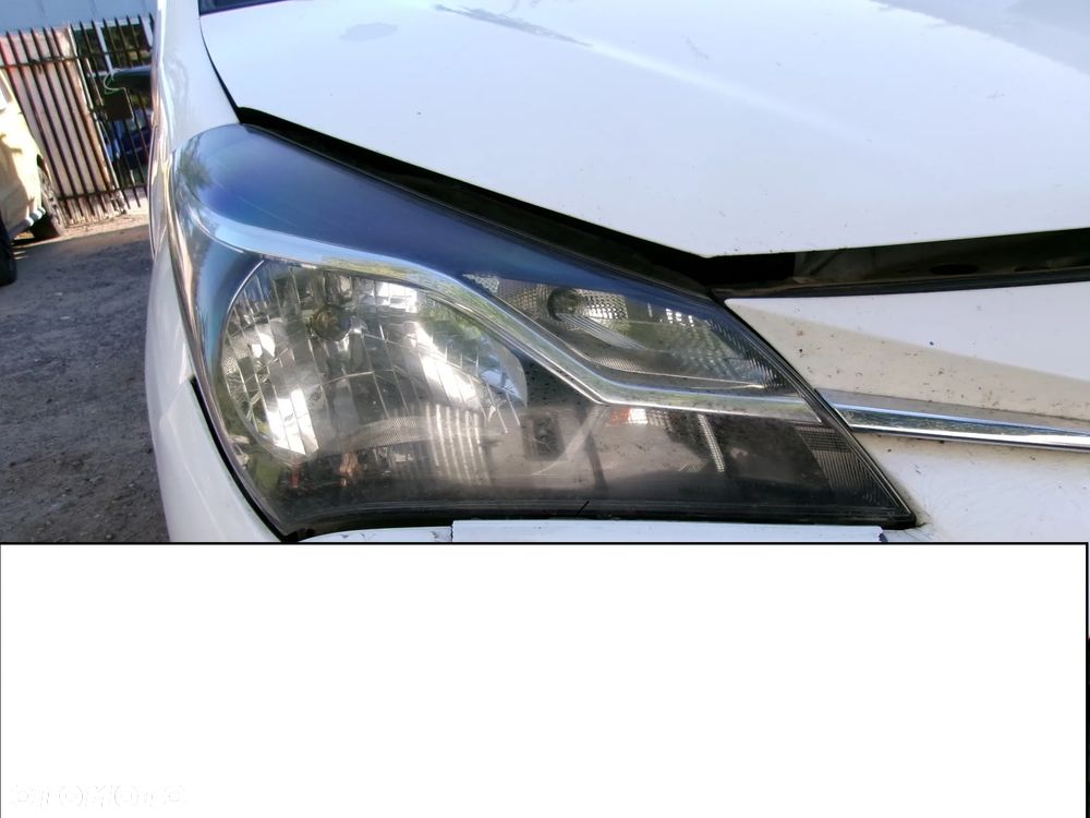 LAMPA PRZÓD PRAWA LEWA TOYOTA YARIS III  LIFT 17-20 - 2