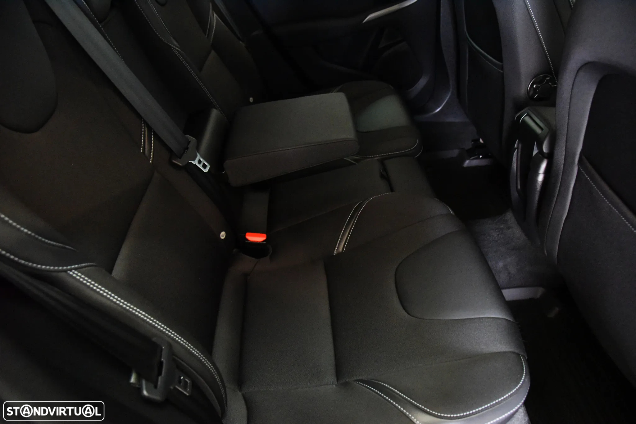 Volvo V40 2.0 D3 Momentum - 25
