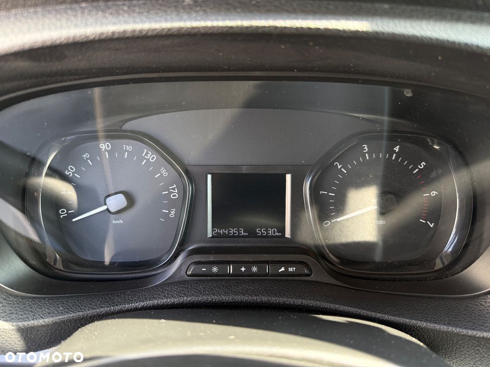 Opel Vivaro - 14