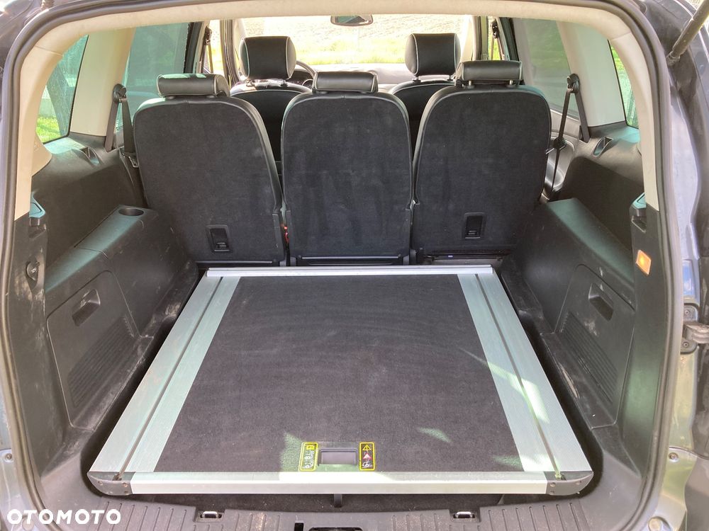 Ford S-Max - 11