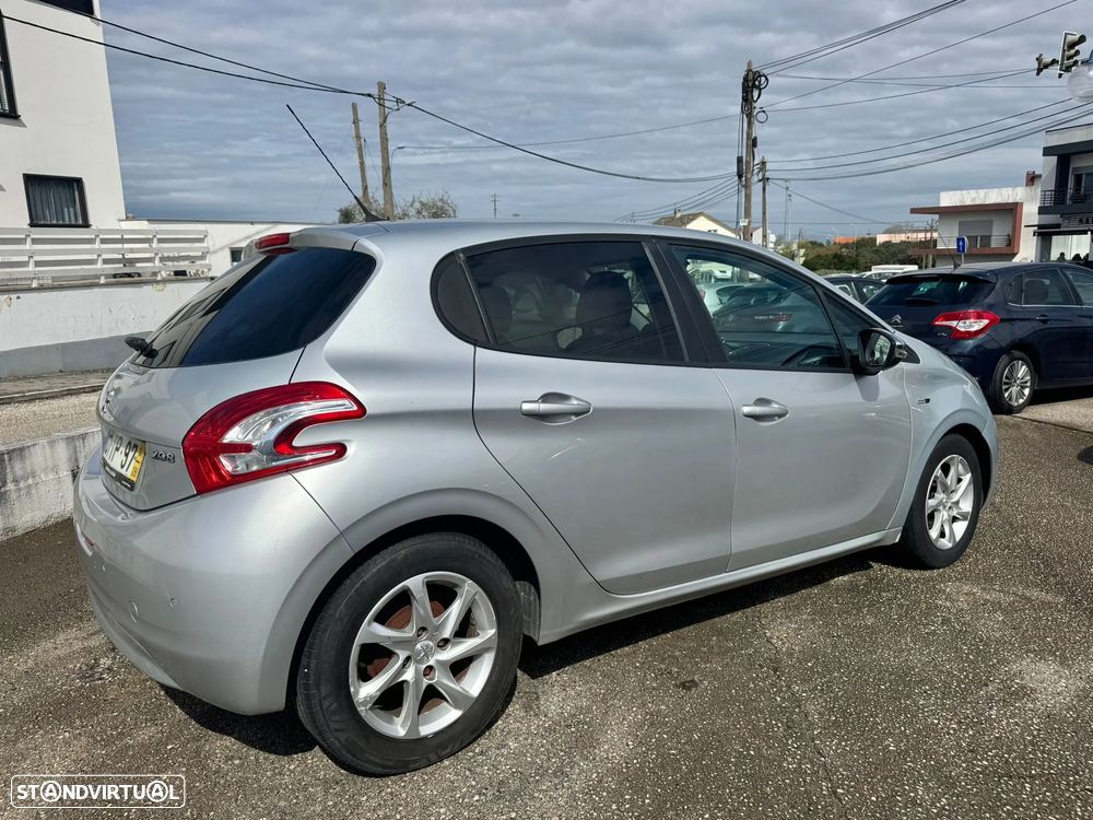 Peugeot 208 1.4 HDi SE Style - 4