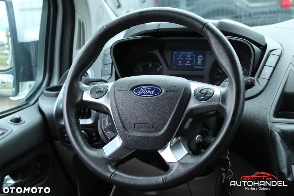 Ford Tourneo Custom - 12