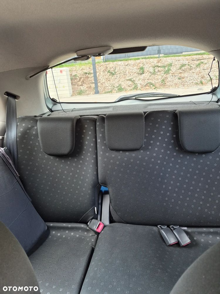 Toyota Yaris - 10