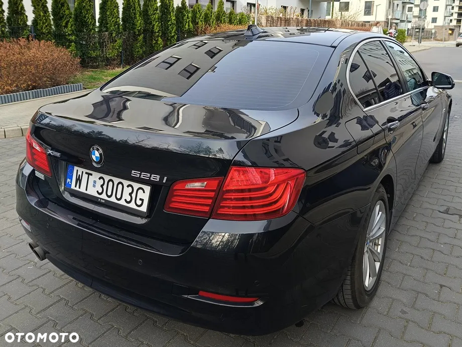 BMW Seria 5 528i xDrive Luxury Line - 6
