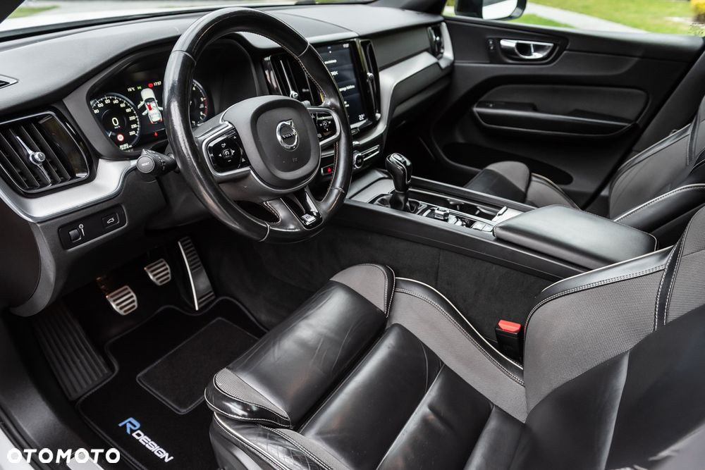 Volvo XC 60 D3 Drive-E R-Design Kinetic - 21