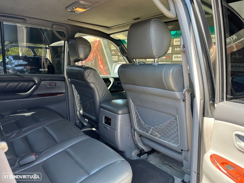 Toyota Land Cruiser - 52