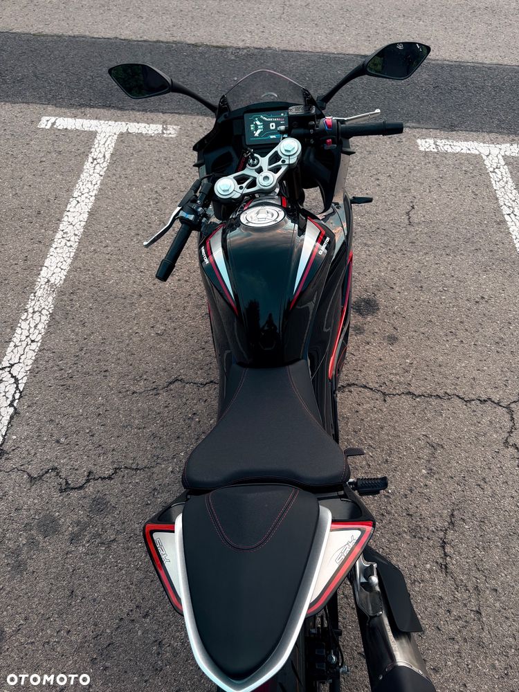 QJMOTOR SRK 125R - 6