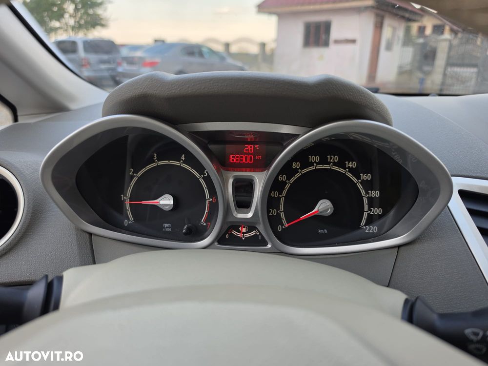 Ford Fiesta 1.4 Ghia - 8