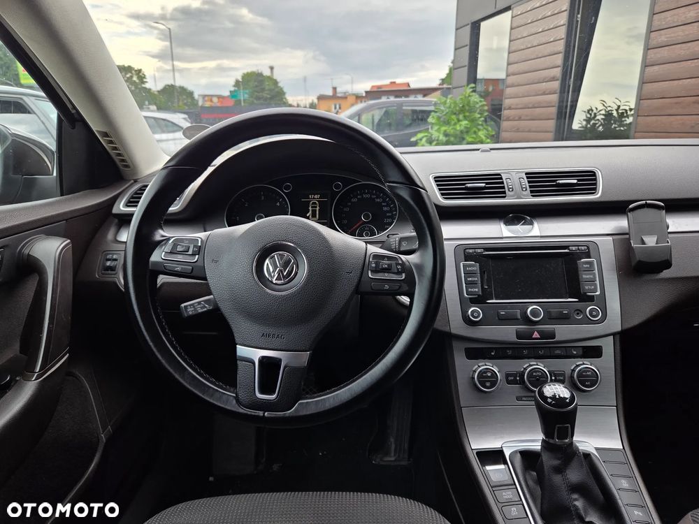 Volkswagen Passat 1.6 TDI DPF BlueMot Highline - 5