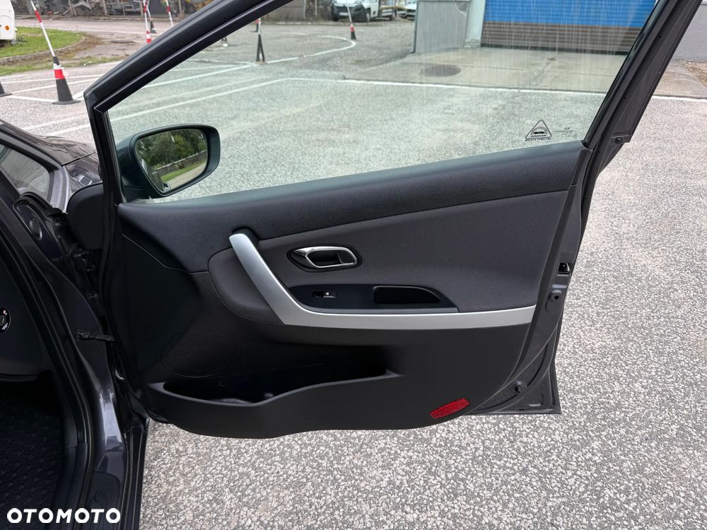 Kia Ceed 1.6 GDI Dream Team Edition - 25