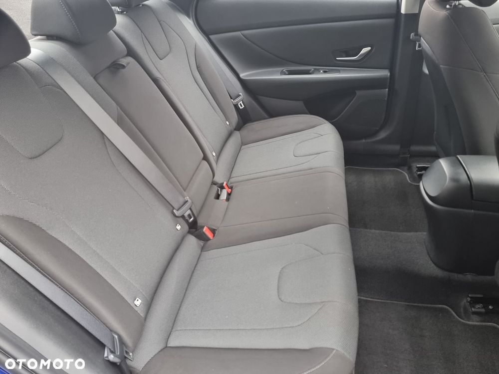 Hyundai Elantra 1.6 Modern - 21