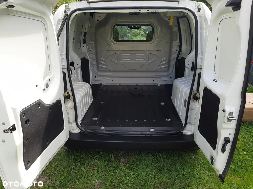 Fiat Fiorino Kombi 8V Base - 4