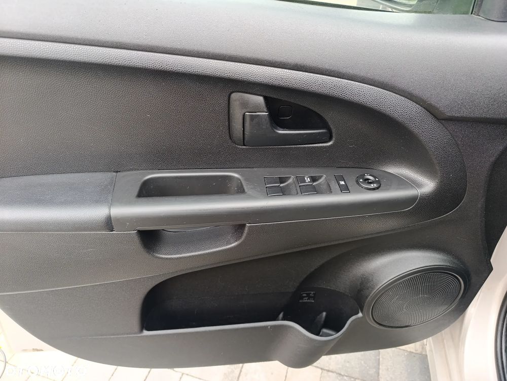 Kia Venga 1.4 CVVT Black Collection - 12