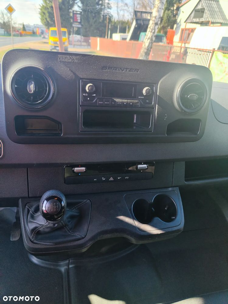 Mercedes-Benz SPRINTER wersja średnia Brygadówka 7-osobowa klima tempomat  salon Polska - 17