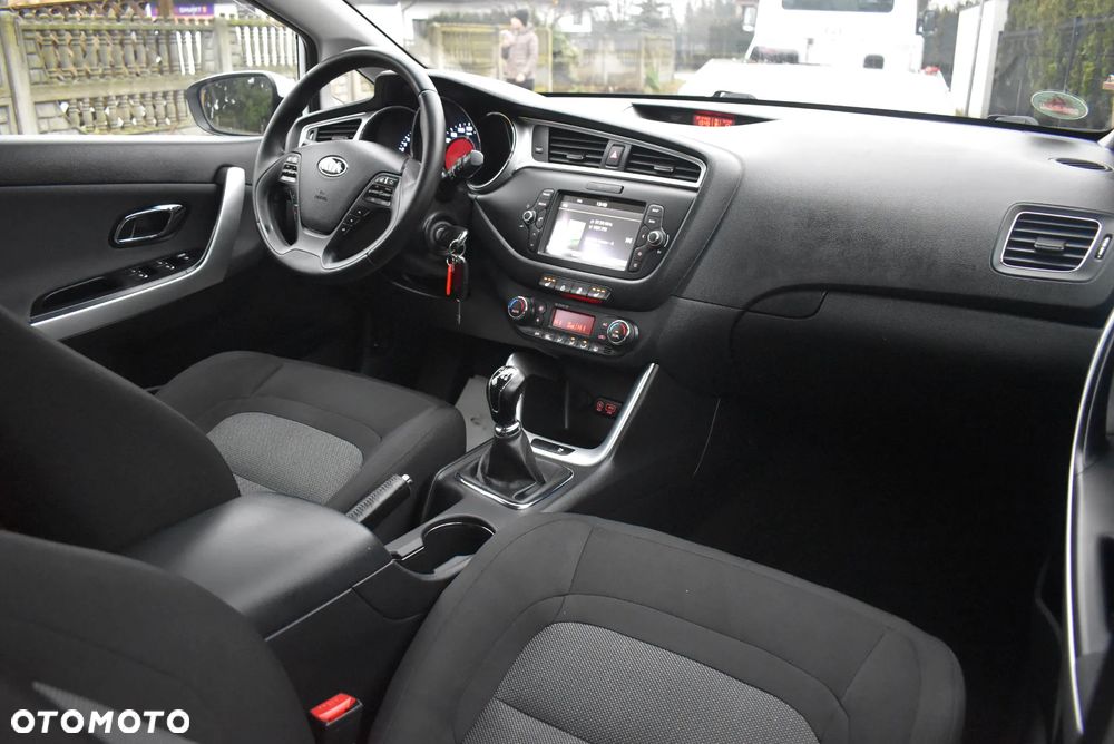 Kia Ceed 1.4 CVVT Dream-Team Edition - 29