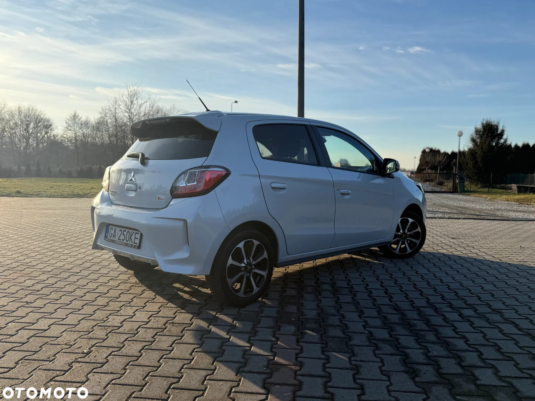 Mitsubishi Space Star 1.2 AS&G Instyle CVT - 4