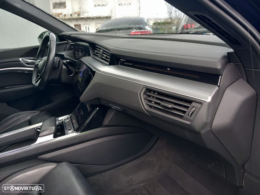 Audi e-tron 55 quattro S line - 11